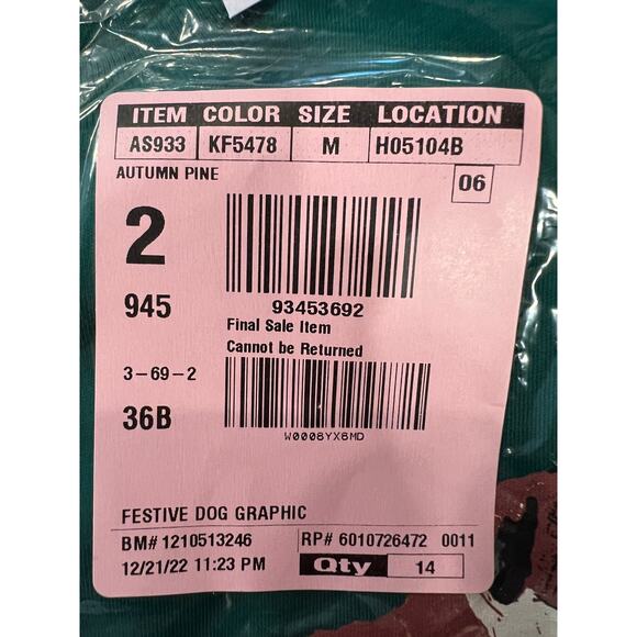 **NWT J. Crew Men's Green W/ Christmas St. Bernard & Wreath Graphic Tee - - Picture 9 of 10